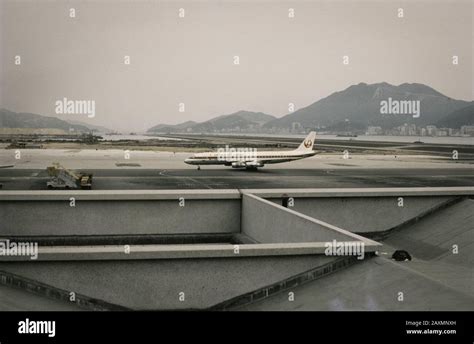 Hong Kong International Airport Kai Tak (VHHX) .